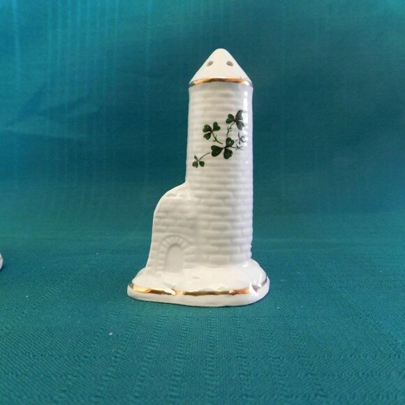 (Sold) Carrigaline Shamrock figural salt and pepper set near mint condition - Picture 5 of 8